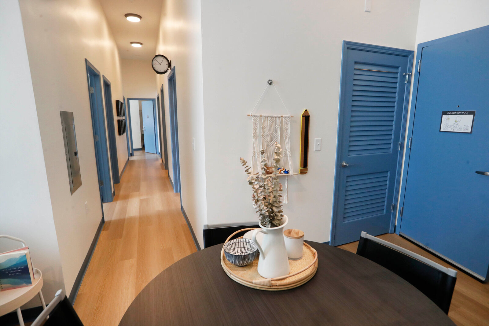 Dining room to hallway